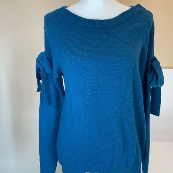Ann Taylor Sweaters - Wool Ann Taylor pullover sweater| Medium| super soft| cozy| casual